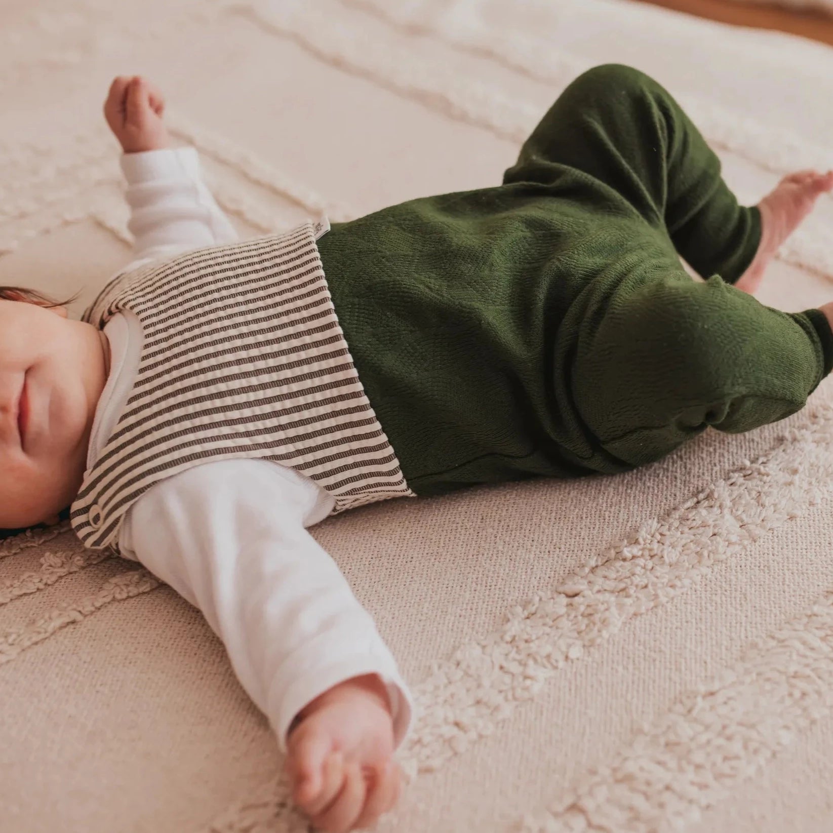 Babystrampler “Streifen Grün“