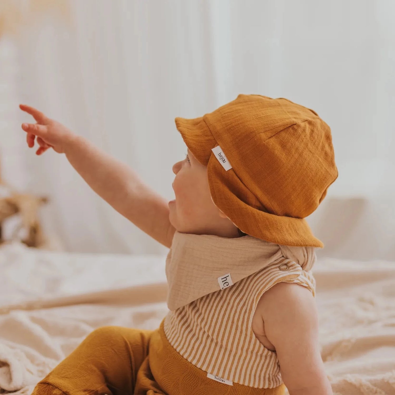 Wende-Sonnenhut Musselin "Curry/Streifen" - 2 in 1