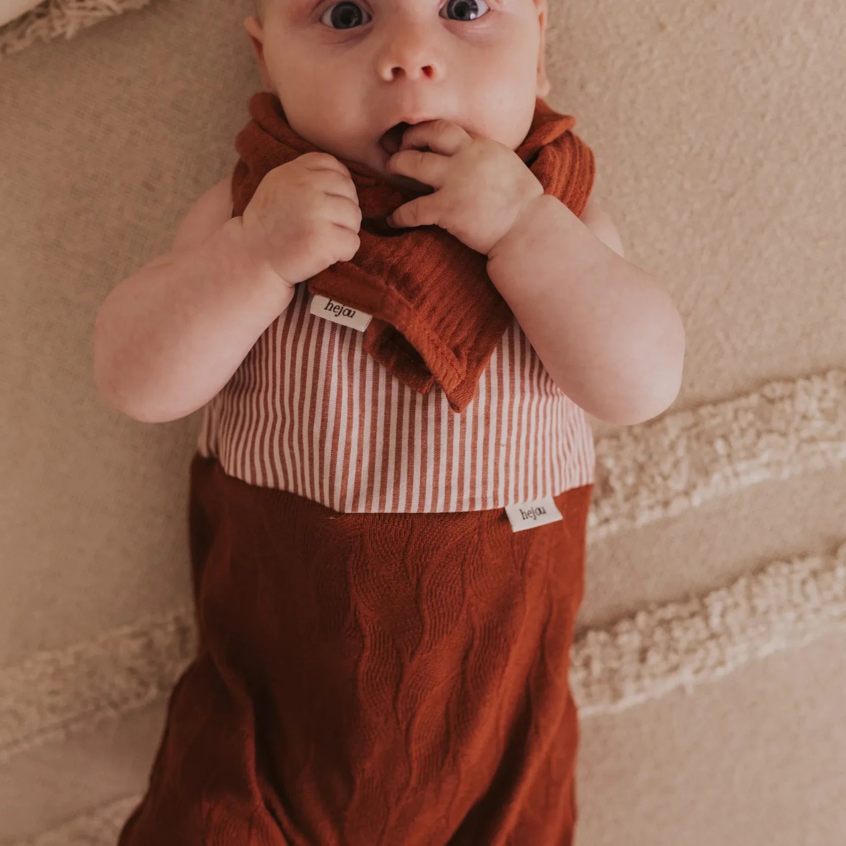 Babystrampler "Streifen Rost"