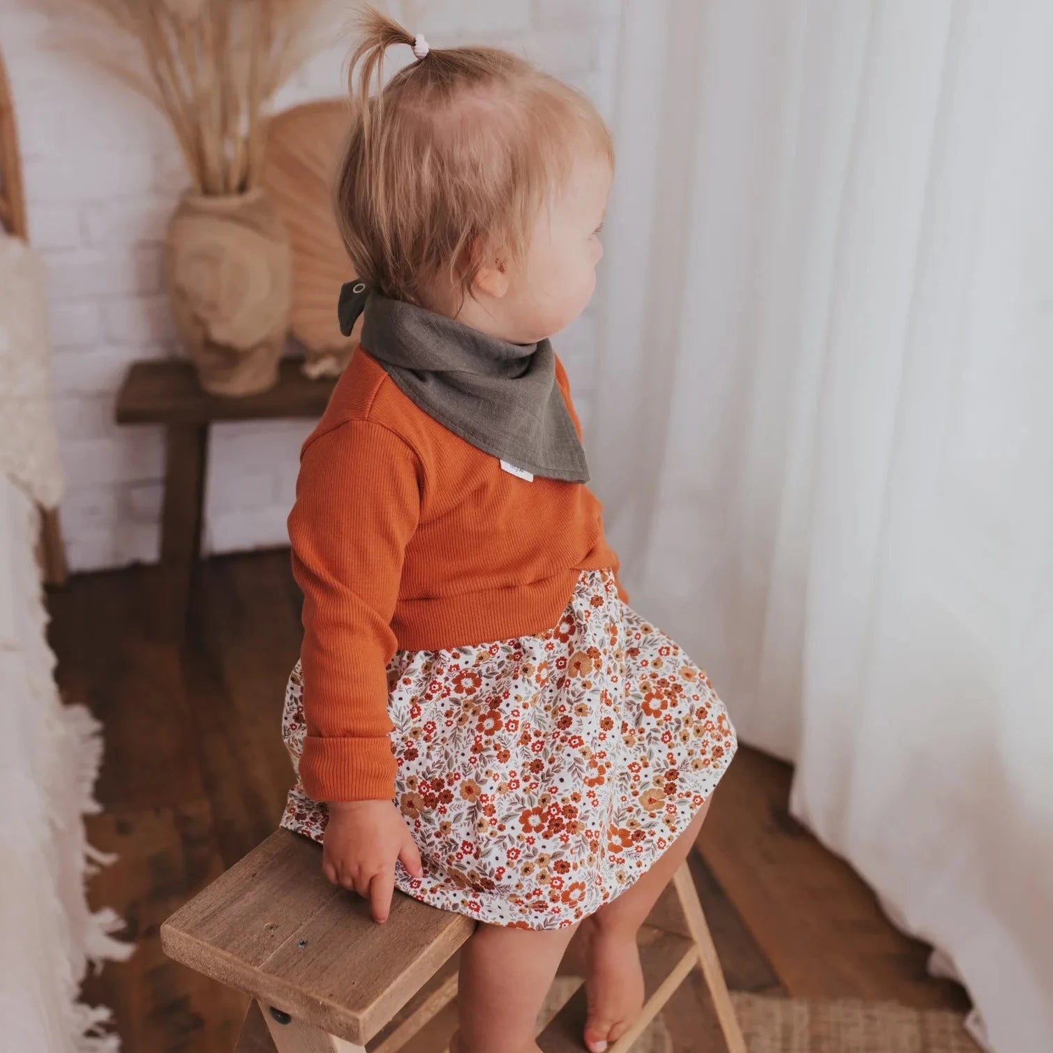 Kleid Bio Rib Blumen/Rost | Baby Mädchen Handmade – hejou